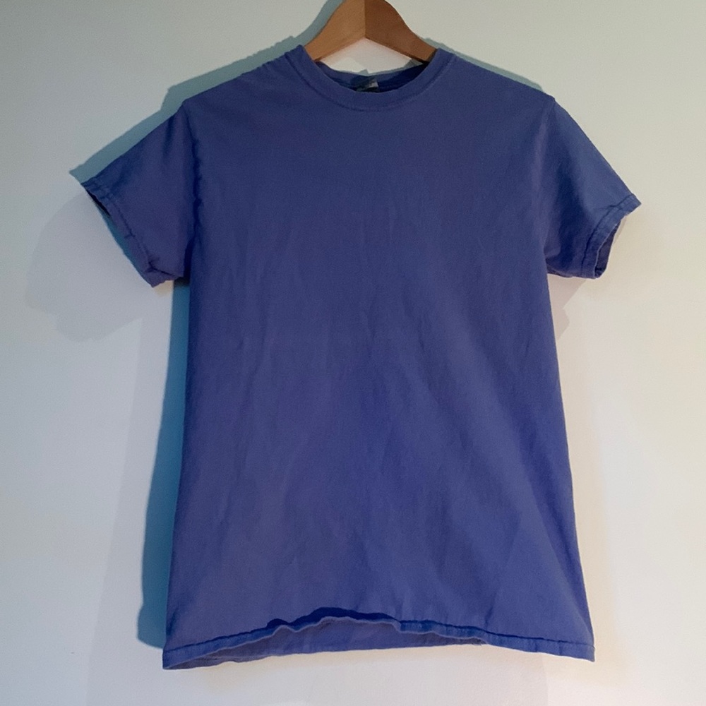 Gildan size S tee